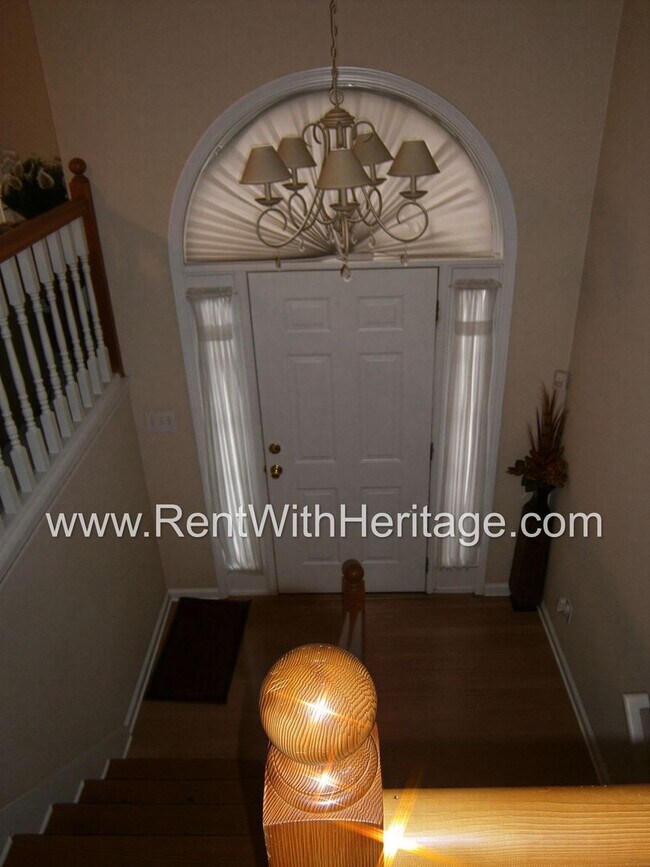 Building Photo - WOW!!!.....GORGEOUS 4Bd / 3Ba / UPGRADES GALLORE/ SWIM / TENNIS COMMUNITY