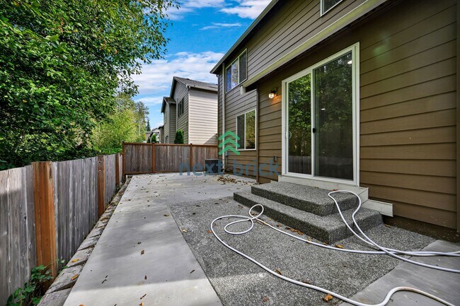 Building Photo - Bothell 5BR 3Bath-on a quiet neighborhood with smart upgrades + EV charging