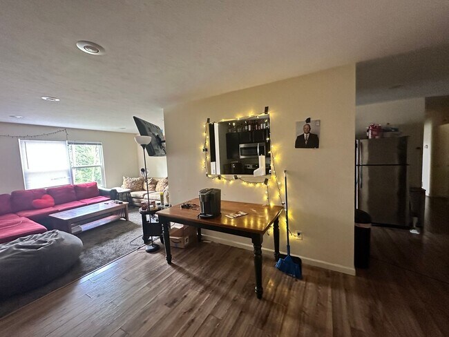 Building Photo - 1207-1207 Euclid Ave