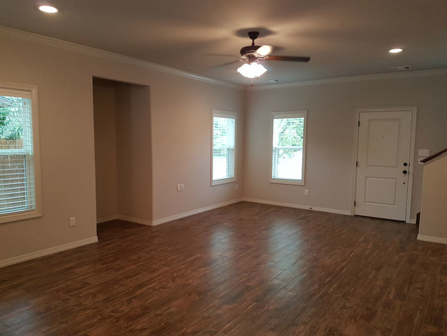 Spacious living room. - 113 Ehlinger Dr