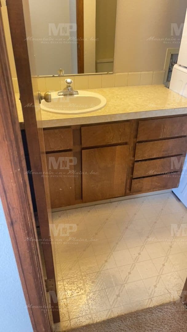 Building Photo - 1624 Azalea Dr