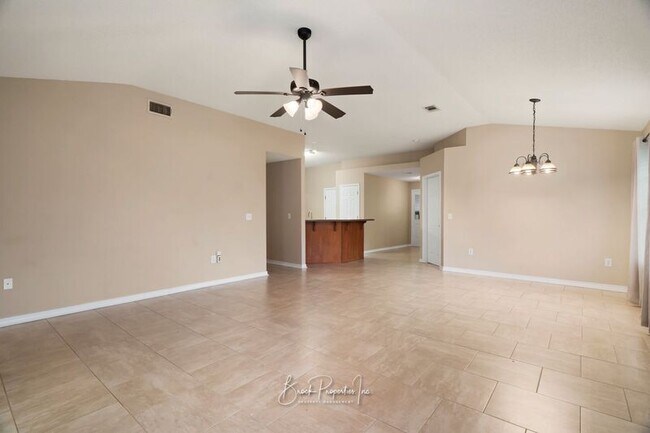 Building Photo - 4718 Lemoyne Vista