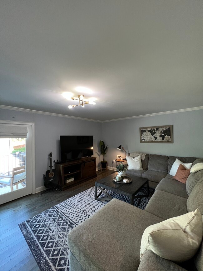 Building Photo - 1810 Cherokee Bluff Dr