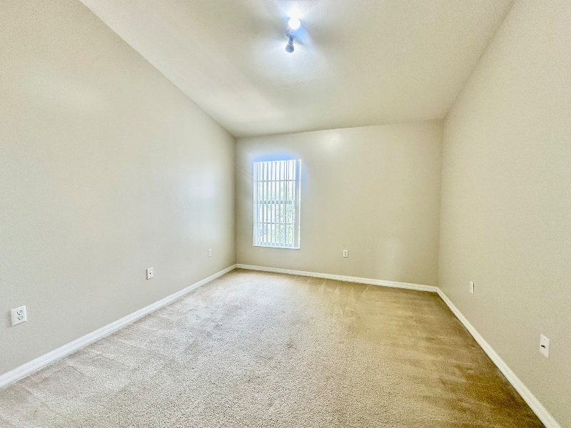 Building Photo - 996 Hampton Cir