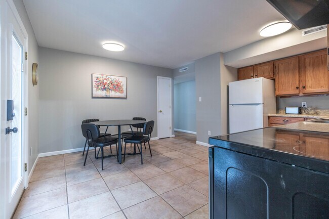 Building Photo - 210 W El Cortez Dr