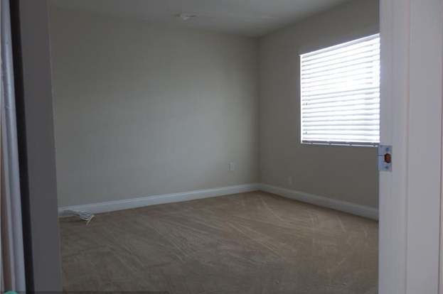Building Photo - 801 Pine Dr