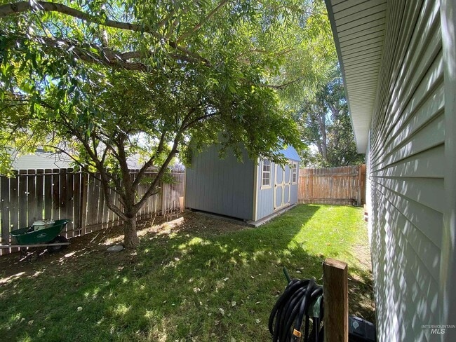 Building Photo - 950 Gregory Ln