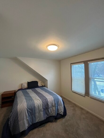 Building Photo - 1034 Chestnut St