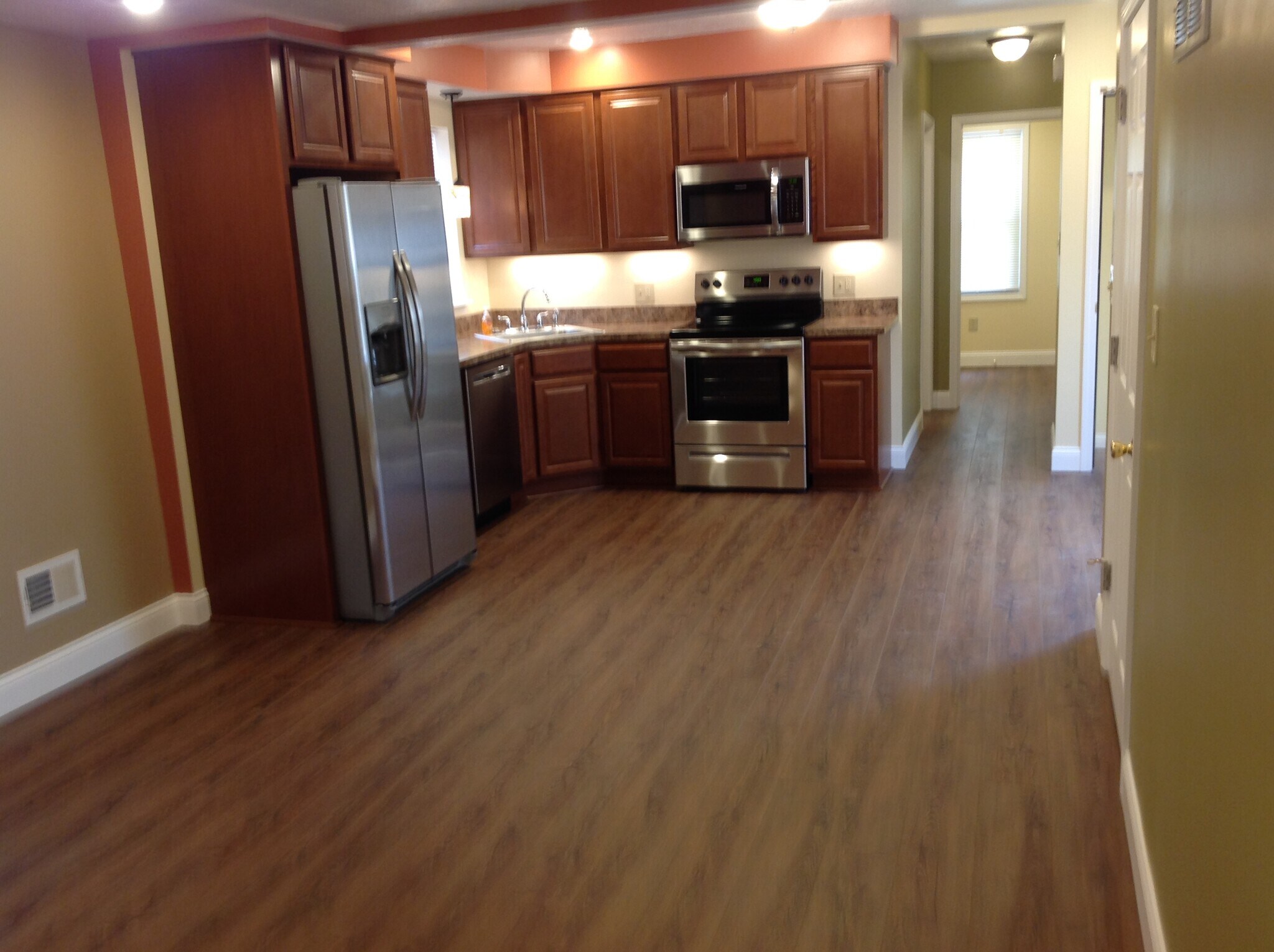 Beautiful new kitchen - 1947 E 124th Pl