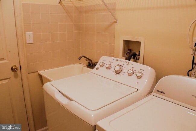 Building Photo - 34 Windsor Pond Rd