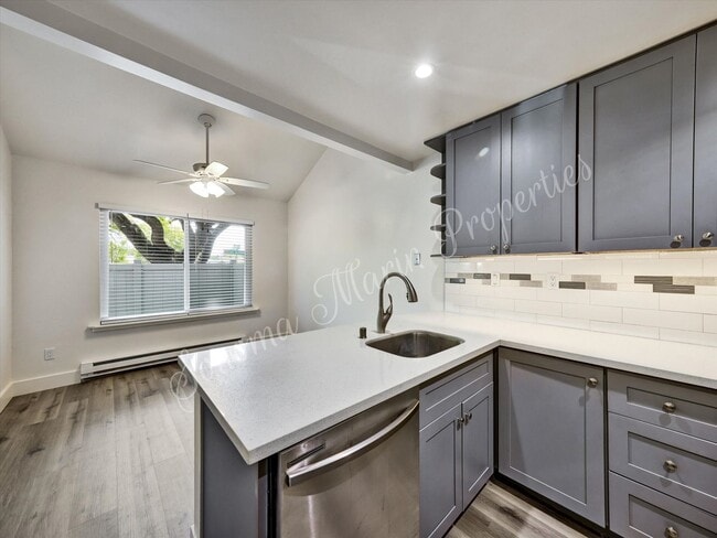 Building Photo - 2 Bedroom 1.5 Bath 2 Car Garage Includes W...