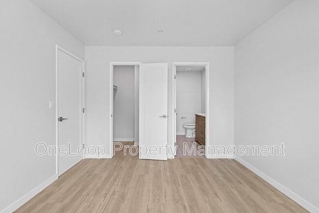 Building Photo - 6256 E Lake Dr
