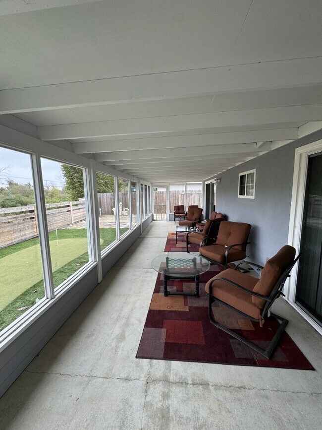Building Photo - 5360 El Arbol Dr