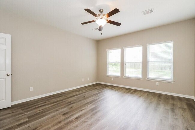 Building Photo - 18460 Sunrise Maple Dr