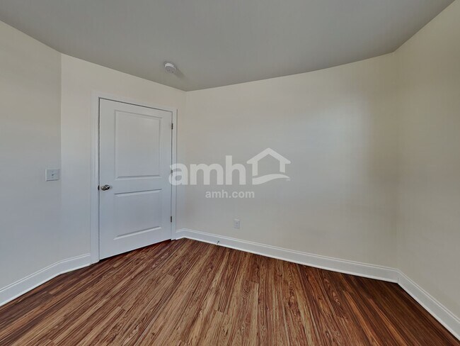 Building Photo - 2000 Bennett Dr