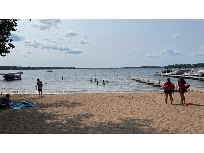 Building Photo - 206 5th St S