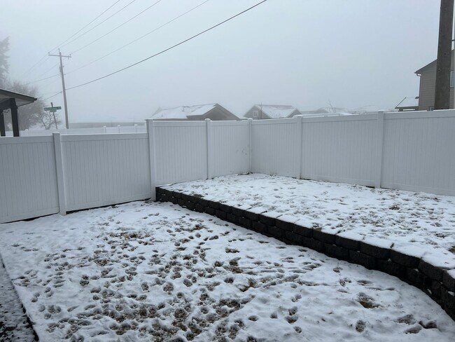 Building Photo - New on the Market!