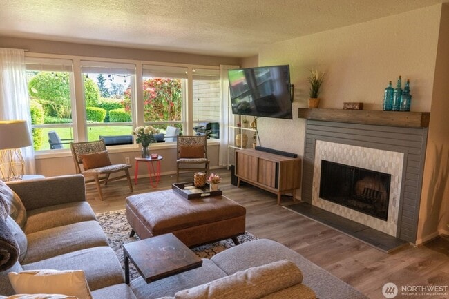 Building Photo - 2Bd/1.75Ba Kirkland Condo