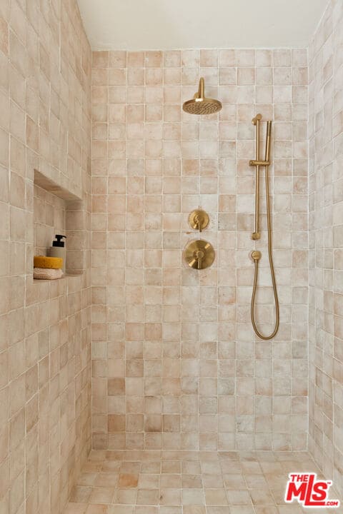 Building Photo - 1518 N Beverly Dr