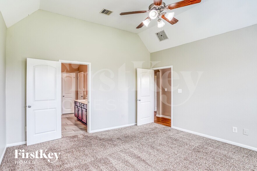 Building Photo - 4810 Bay Vista Dr