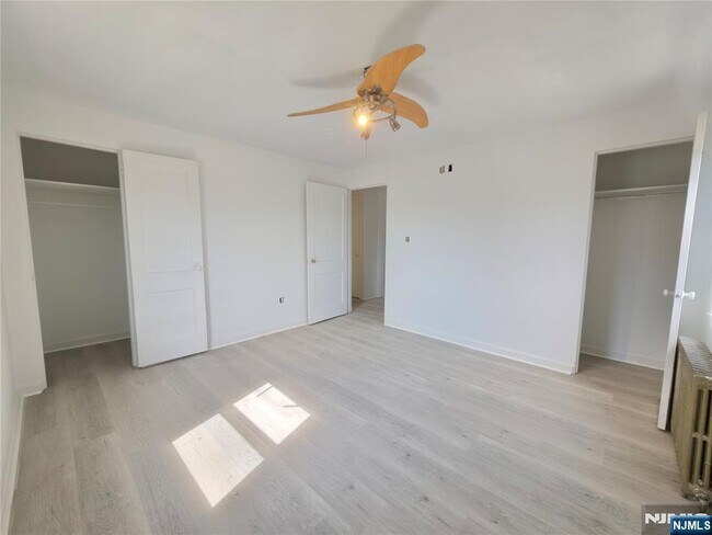 Building Photo - 683 Kingsland Ave