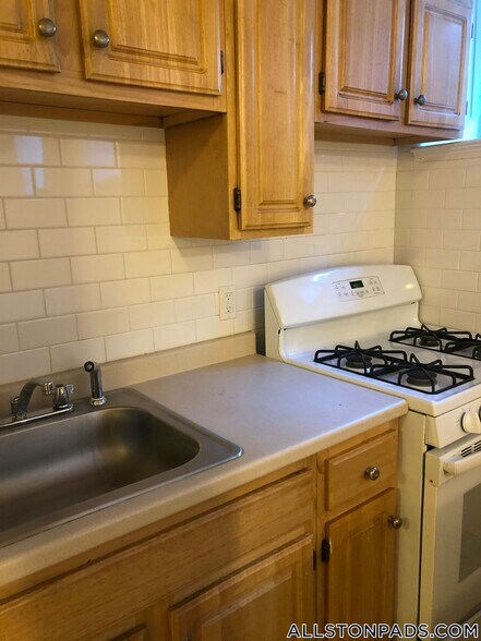 Primary Photo - 1144 Commonwealth Ave