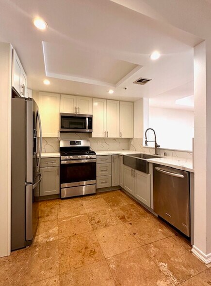 Building Photo - 4750 Templeton St