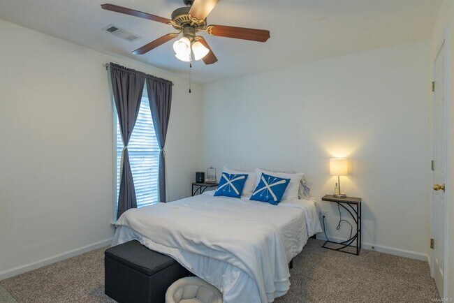 Building Photo - 616 Castle Brook Dr