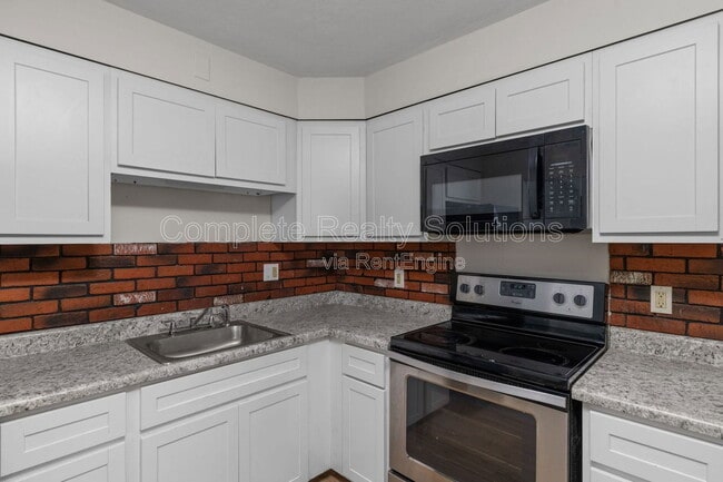 Building Photo - 9834 Portage Dr