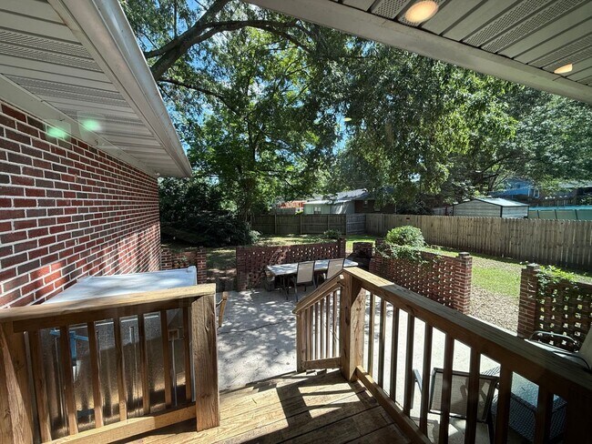 Building Photo - 3 Bedrooms, 2 Bathrooms - Home in North Rome!