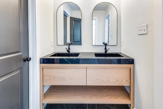 Building Photo - 7901 Keswick Dr