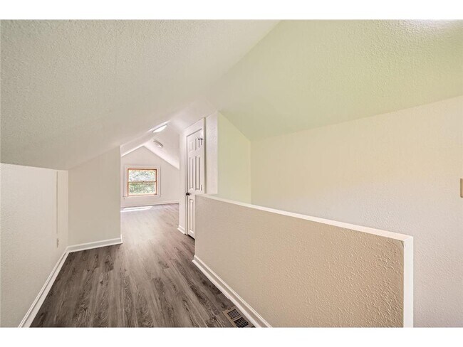 Building Photo - 1083 Western Ave N