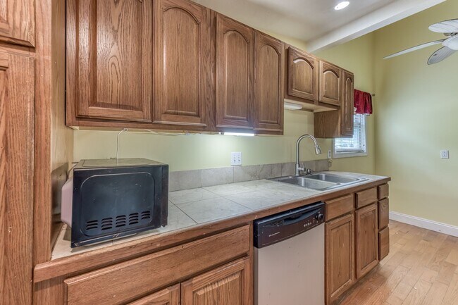 Building Photo - 222 Hulen Ave