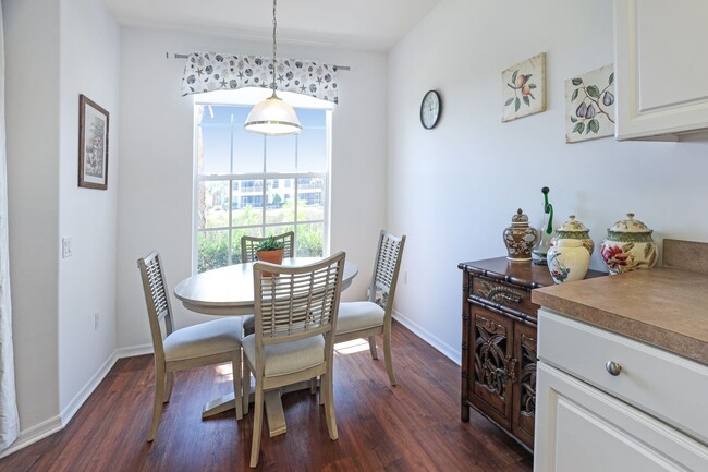 Building Photo - Spacious FURNISHED 3 Bed 2 Bath Condo In P...