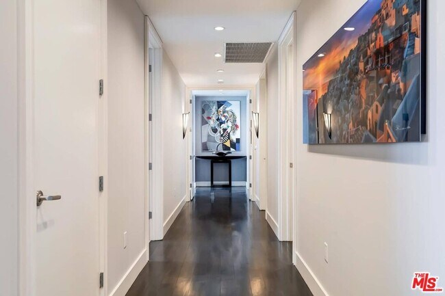 Building Photo - 10776 Wilshire Blvd