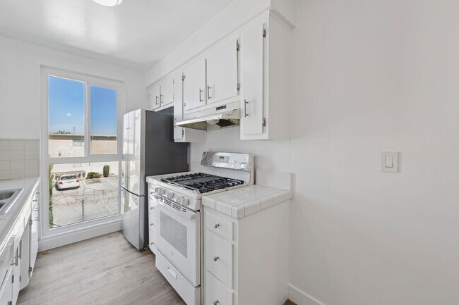 Building Photo - 6828 Fulton Ave