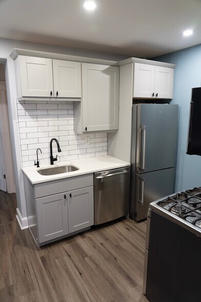 Building Photo - 22 Chapman St