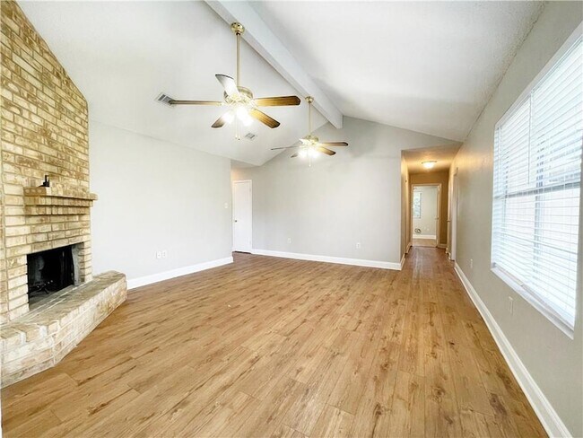 Building Photo - 301 Somerset Dr