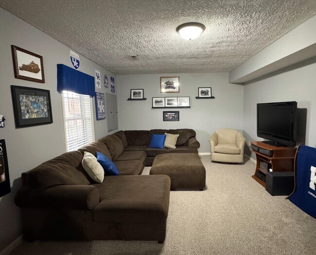 Building Photo - 2688 Woodlawn Way