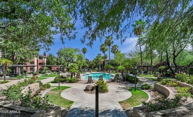 Building Photo - 5401 E Van Buren St