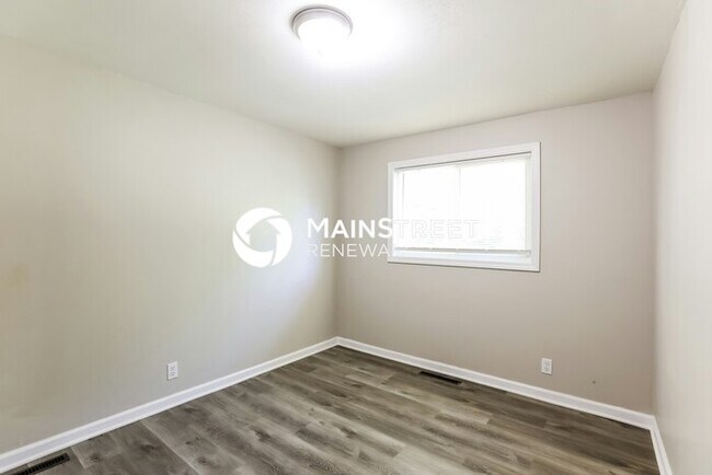 Building Photo - 3 Bedroom Pet-Friendly Home in Overland Park, KS with Main Street Renewal