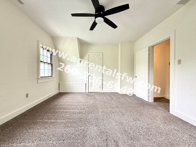 Building Photo - 2 Bedroom House