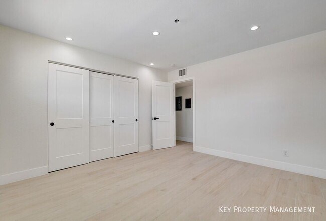 Building Photo - 3962 Euclid St