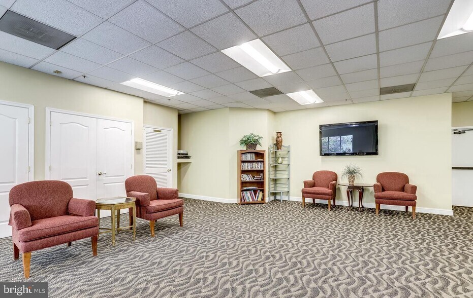 Building Photo - 1211 S Eads St