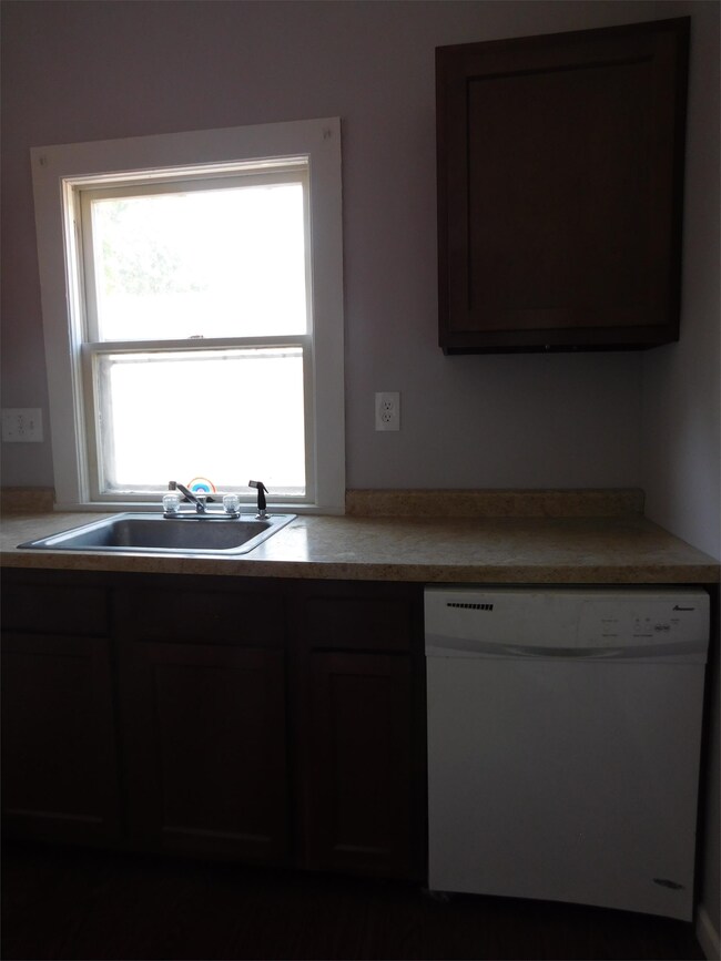 Building Photo - 303 Highland Dr NW