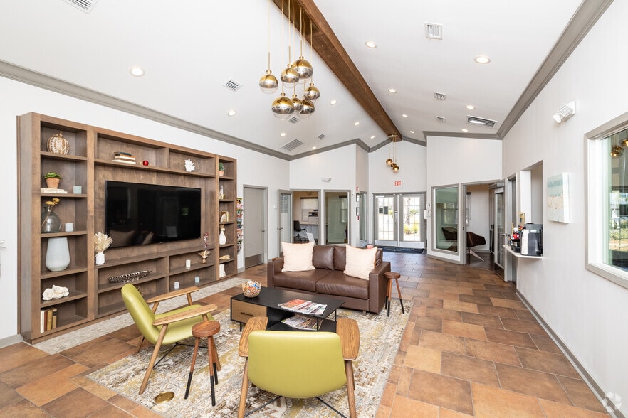 Lobby - Pinnacle at Hammock Place