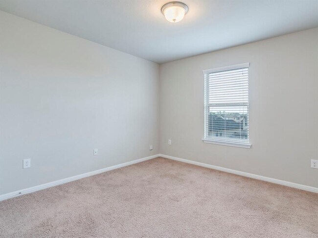 Building Photo - 398 Wapiti Rd