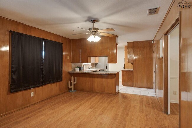 Building Photo - 2406 Picadilly Ln
