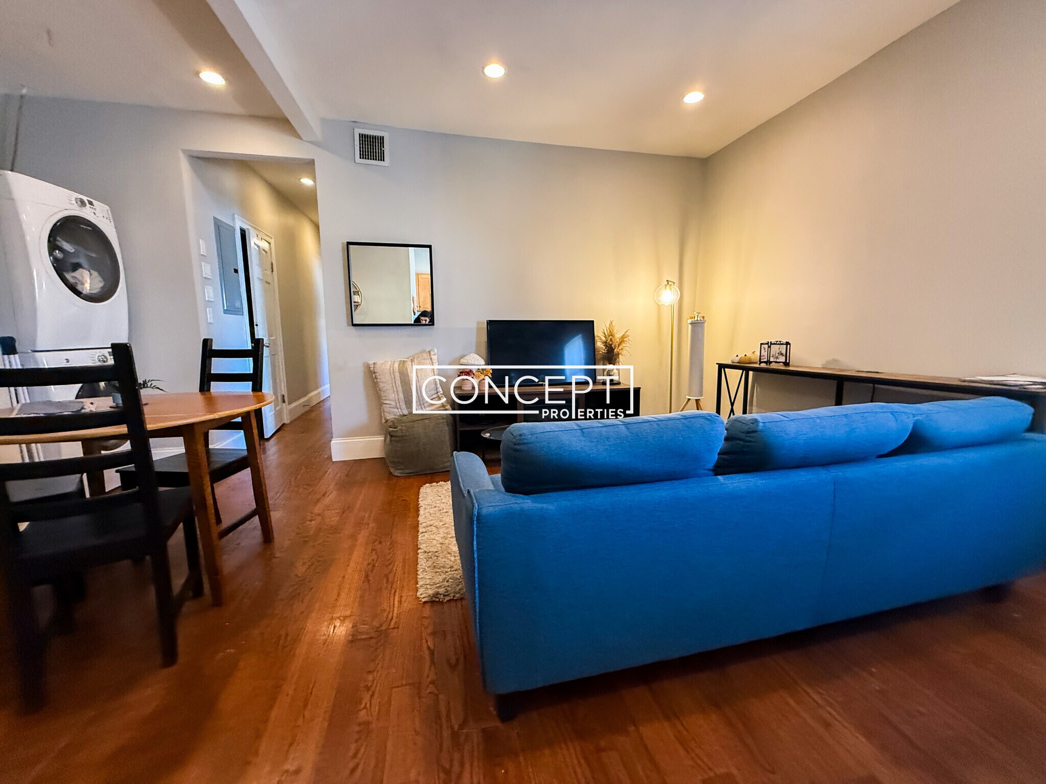 Building Photo - 344 Centre St