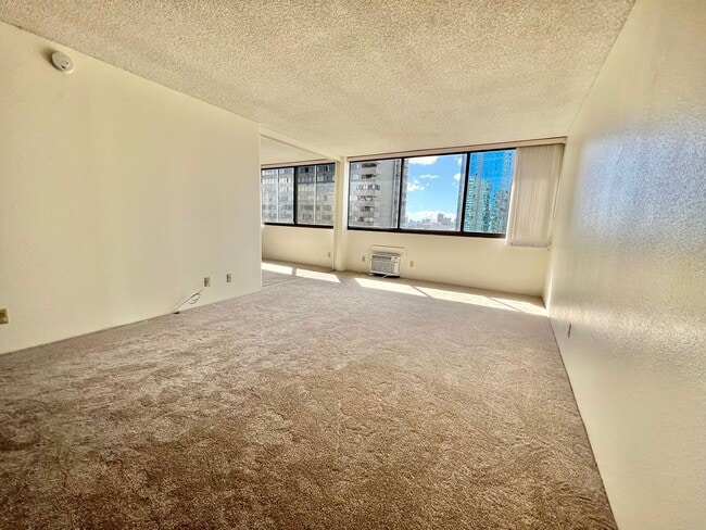 Building Photo - Kukui Plaza - 1 Bedroom, 1 Bath, 1 Parking...